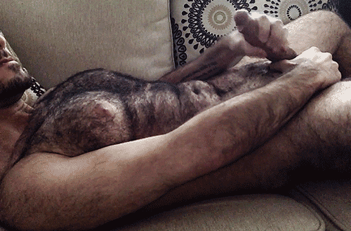 resol978:  lostinasston:  Yum. All that hair covered in cum      (via TumbleOn)  hair and hair and more hair love it 