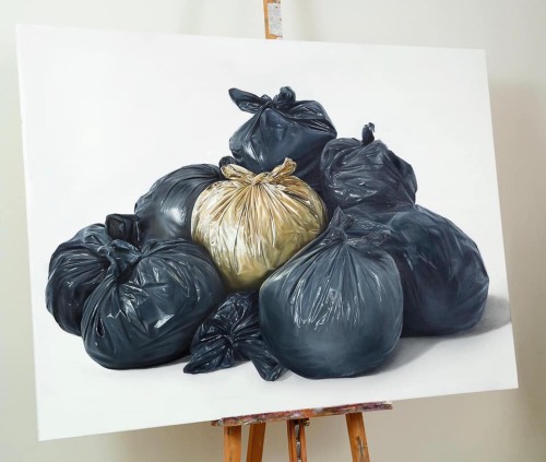 Hyperrealistic paintings by Sergey Piskunov  Instagram Follow CrossConnectMag for more 