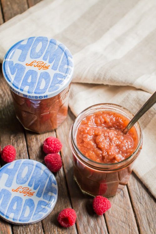 foodffs:  SLOW COOKER CINNAMON RASPBERRY APPLESAUCEFollow for recipesGet your FoodFfs stuff here