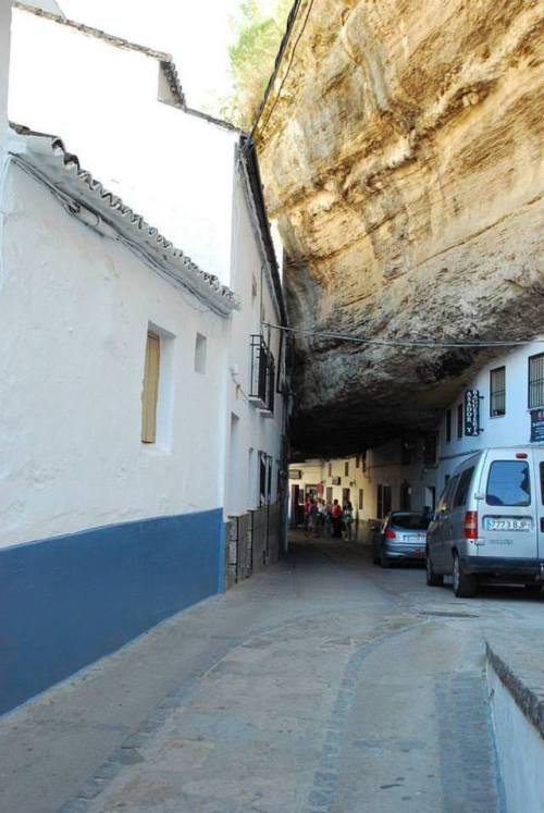 Setenil de las BodegasTroglodytic towns are built into and around geological features, often by buil