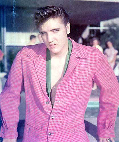 ilovetheking-elvispresley:  He looks good in pink :) 