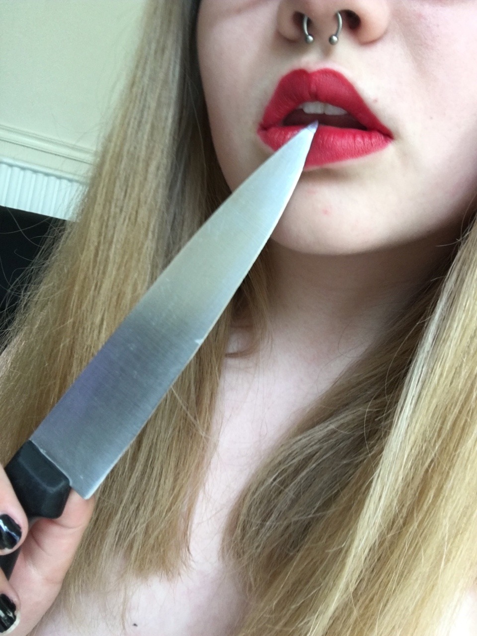 erosprincess:  More knives.  🦄pretty please don’t remove the caption🦄