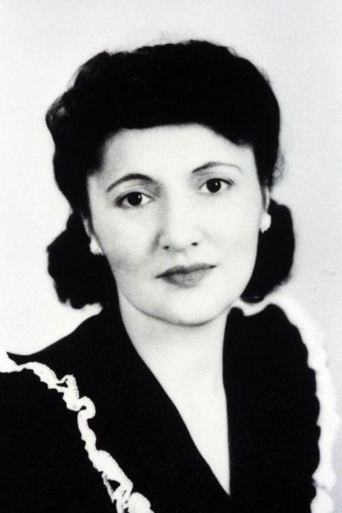 blondebrainpower:Elizabeth Wanamaker Peratrovich a Tlingit native, successfully ushered the United States’ first anti-discrimination act through the Alaska state legislature in 1945, which guaranteed “full and equal enjoyment” of public services