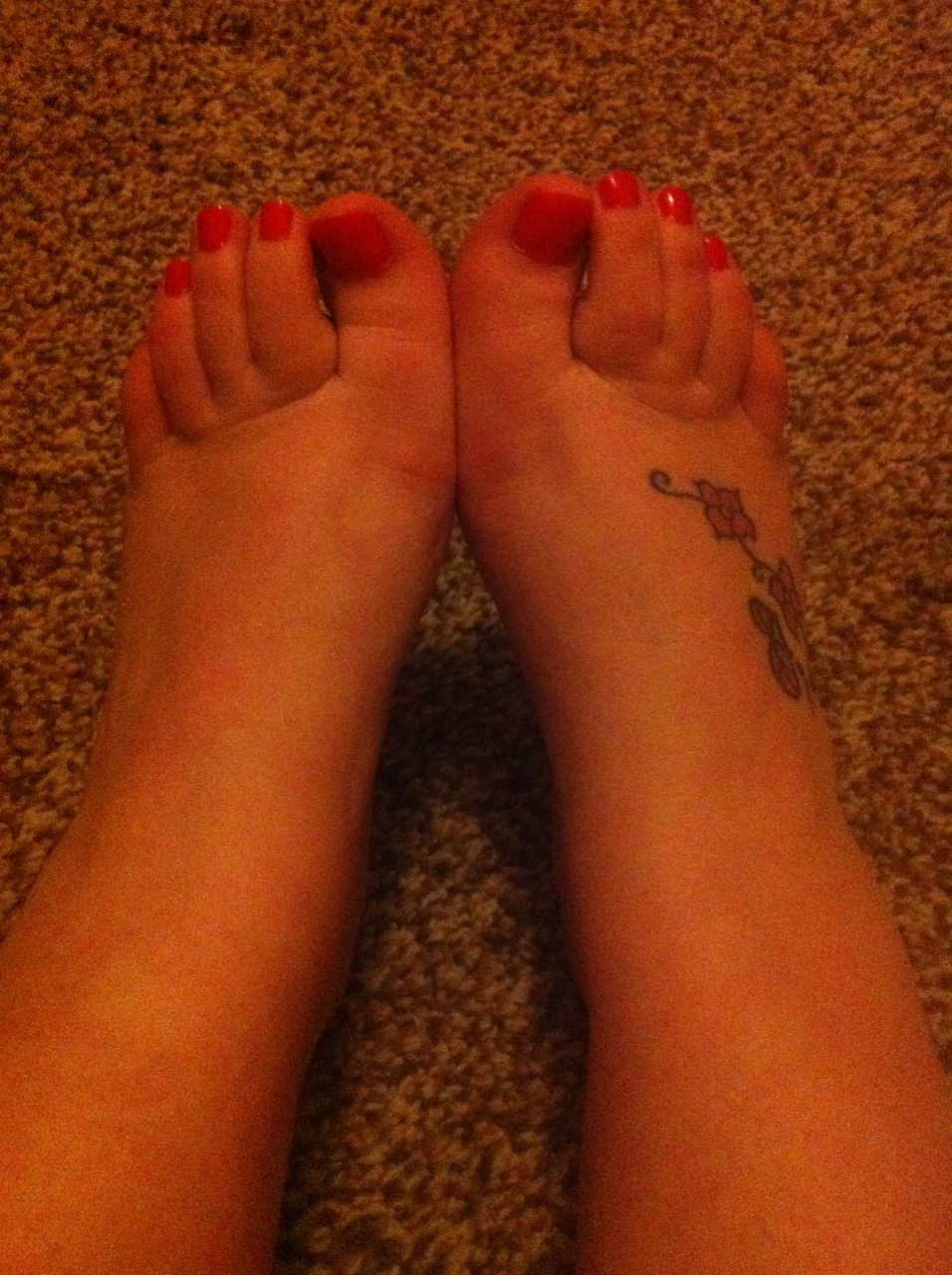 emzmemz88:  New pink pedi 💗❤