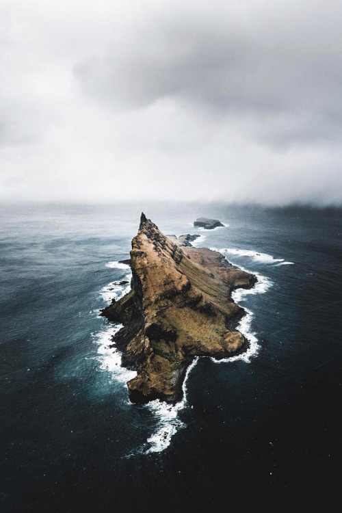 banshy:Faroe Islands by Benjamin Hardman