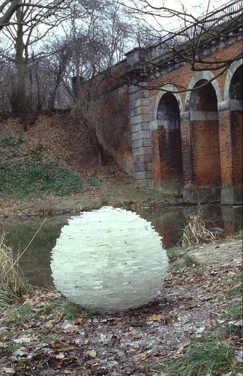 conflictingheart:Andy Goldsworthy,meditative ice sculpturesAn artist who makes “earthworks”, he coll