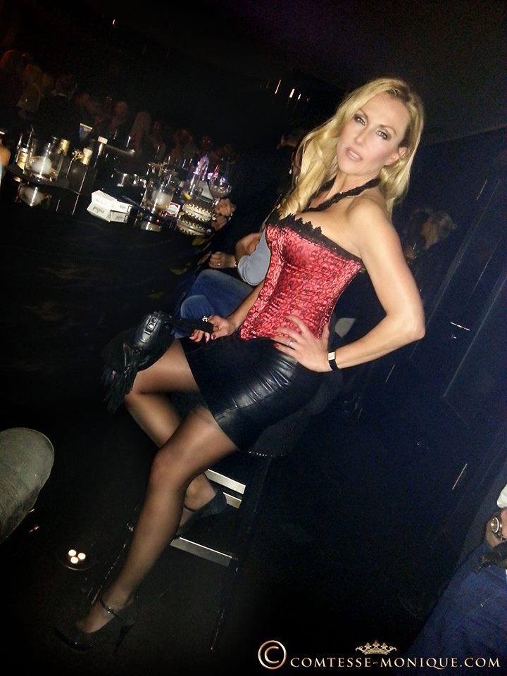 boysmakegreatpets:  If you are lucky enough to take a woman like this in public,