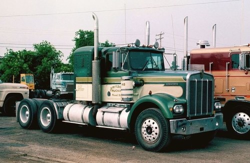 KWhopper #kenworth #largecar #kenworthtrucks #kwtrucks #kw #kwhopper #truckstop #kwopper #trucking