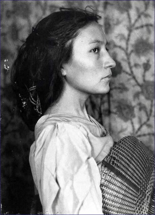 girlhuman94: GREAT FIRST NATIONS PEOPLE OF HISTORY: Zitkala-Sa Zitkala-Ša (1876–1938) (