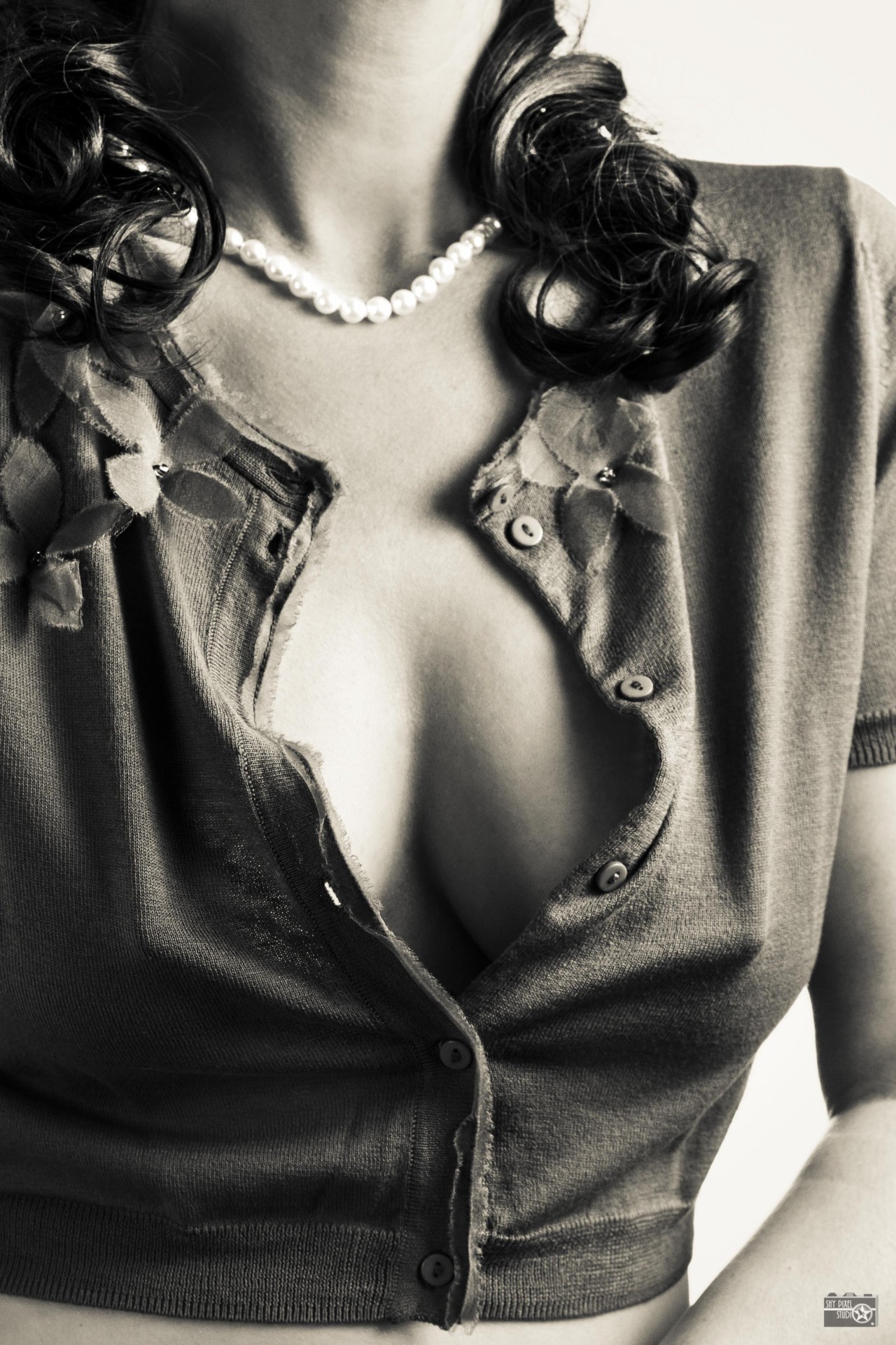 highspeedsteels:  theshyxibitionista:Something for Bra-less Friday   Bra less Friday!