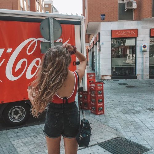 fun game: mitmes coca cola postitus see mu feedil on? —————————————— #ootd #outfitgram #cocacola #