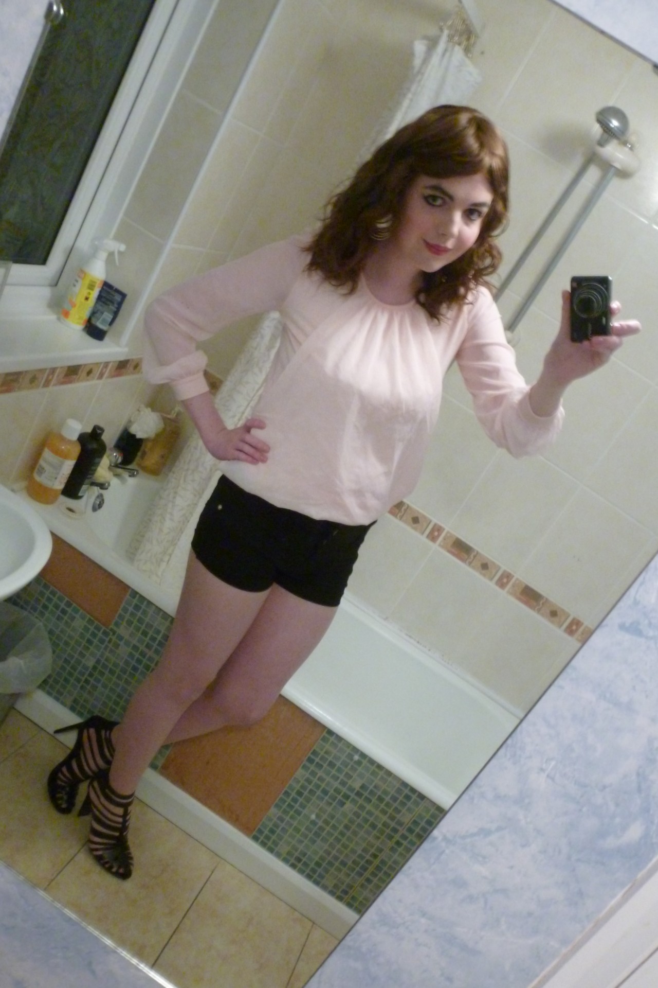 lucy-cd:  PicturesThis has to be one of my many favourite outfits, so gorgeous! &lt;3