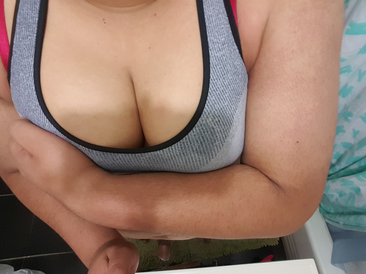 naturalsissytits:  They are a handful!