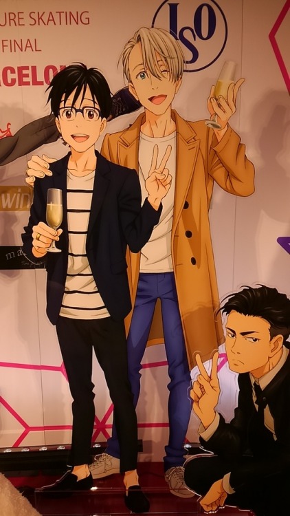 lucycamui:  ユーリ!!! on MUSEUM  • Yuuri and Victor audio guide has Yuuri progressively getting drunker on champagne as you move through each section  • Yuuri lets his fanboy loose in the section featuring Victor  • Yuuri’s collection of Victor