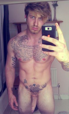  Hot british tattoo guy full nude selfie!!