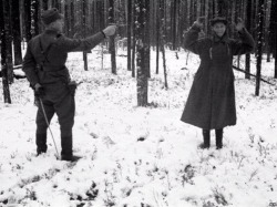 dealwith-thedevil:Russian spy laughing through his execution in Finland during The Winter War, 1939