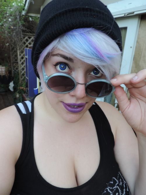 hypnomilk:I put on some purple lipstick today so I thought I’d show offmaybe put on some contacts an