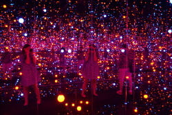 ladygoldstraw: Yayoi Kusama / Gleaming Lights