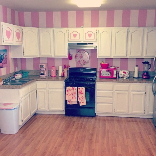 leather-lace-sin-and-bones:  Kelly Eden&rsquo;s houseI want to friggin live here,