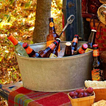 foodiebliss:  Pack the Perfect Fall PicnicSource: Midwest Living Now serving autumn and/or Halloween