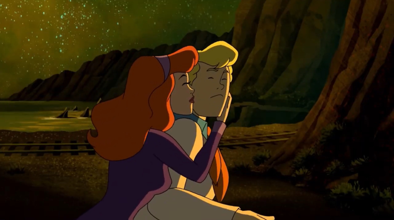 Daphne and fred kiss