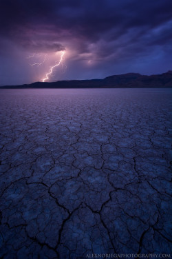 ladylandscape:  (via 500px / Voltaic Force by Alex Noriega)