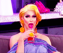 kateofthecanals:  rupussy:“What the fuck is going on? It’s like Mother Teresa’s