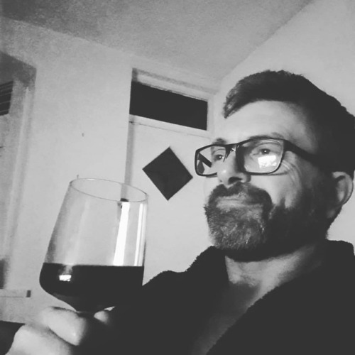 Wine or design ? Its Friday so wine wins . . . #wineislife #redwinetime #winelover #chillintime 