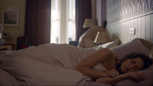 theheroicstarman:  Jonathan Bailey showed his gorgeous bum and a rather nice bulge in last night’s Broadchurch. He is so gorgeous! Mmmmm 
