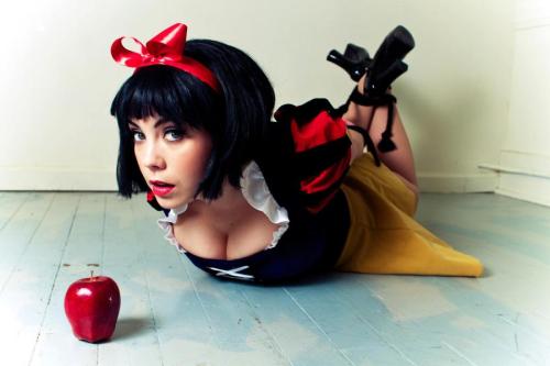flushmotor:  Snow White says, “Who knew those dwarves could have such rope skills?”