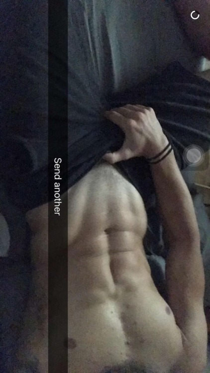 straightbaitedmen:  Holy fuck his dick is huge