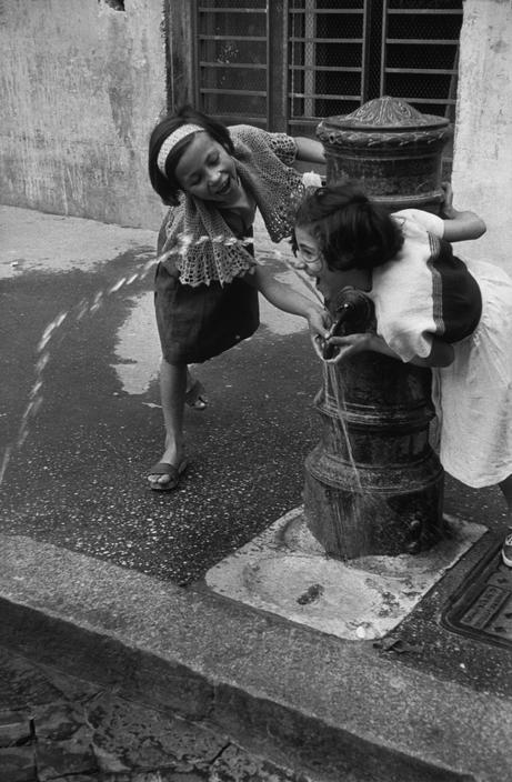 2000-lightyearsfromhome:  Henri Cartier-Bresson ITALY. Rome. 1952. 