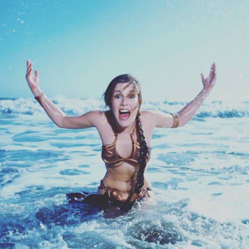 reincarnate00:I’ve always loved this photo shoot of #carriefisher. She just seems happy and re