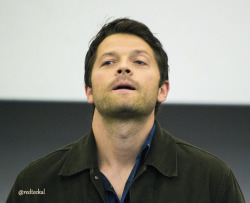 ssjdebusk:  redteekal:  So that momentous (and first of it’s kind) occasion at a Con where Misha decides to turn his back on us, undo his jeans and pull them down in order to show us his underwear. Misha Collins wears Sam and Dean Winchester on his