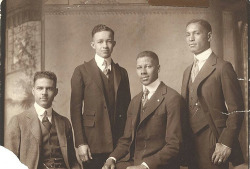 the-black-gentleman:  nblss:  Yale Law School Class of 1921  Yes sir! 