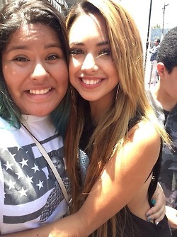 justmine93:   More pictures of Jasmine with fans at Virtuoso Fest     