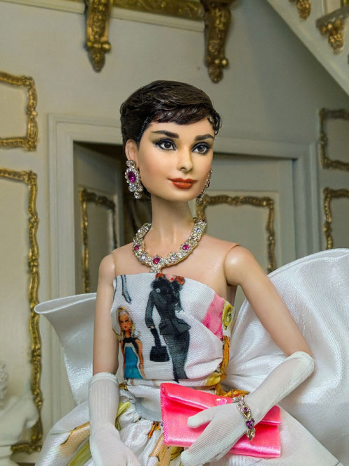 Audrey Hepburn in a dress for fashion royalty , Poppy Parker, Silkstone Barbie, fr2 , 12’&rsqu