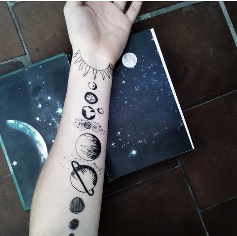 se-feliz-no-mah-conchetumare:  mariposa—muerta:  petalpunks:☽♀☾  +aqui