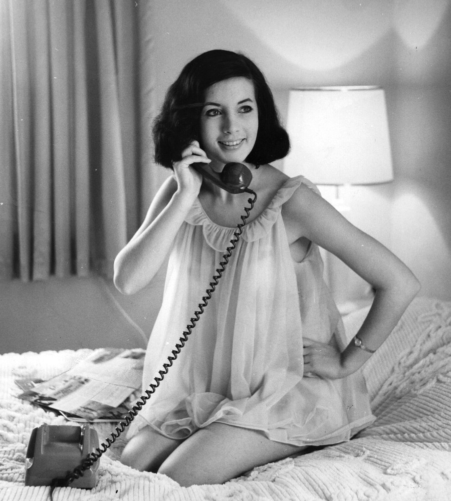 leeannemontgomery:  vavavoomrevisited:  … remember when you actually talked on