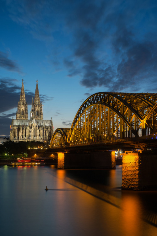 nm-gayguy:  breathtakingdestinations:  Cologne Cathedral - Cologne - Germany (von Guy Gorek)  :o) 
