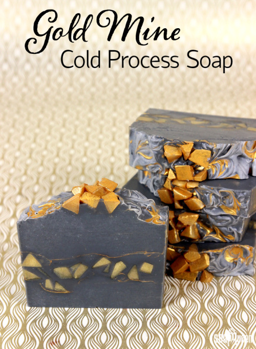 soapqueen:This Gold Mine Cold Process Soap is madewith activated charcoal and King’s Gold Mica to cr