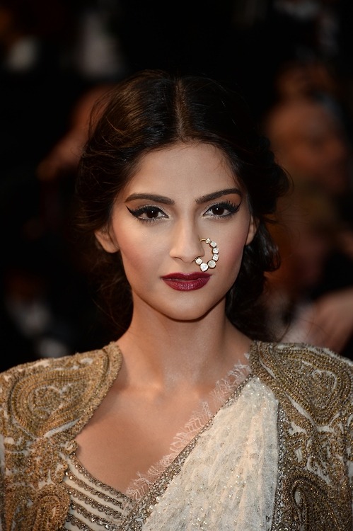  Sonam Kapoor in Anamika Khanna couture at Cannes Film Festival    she’s pretty