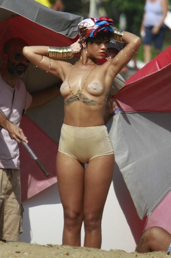 Rihanna camel toe