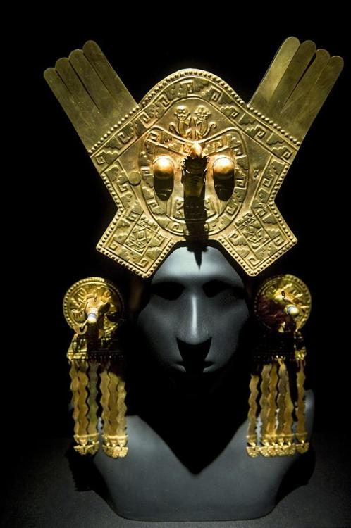  Chimu headdress and earrings, Inca Empire