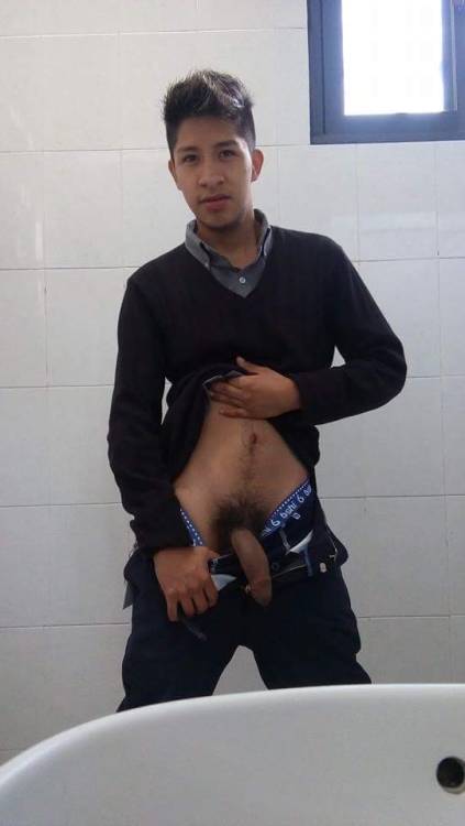 miamiboyz:  I would so suck you off!    FREE VIDEOS - MiamiBoyz - WATCH HERE   Want to be on a porn site? Need a private nude photo session OR just need that cock sucked?  If you are in Los Angeles then hit us up either way!  webmaster@miamiboyz.com