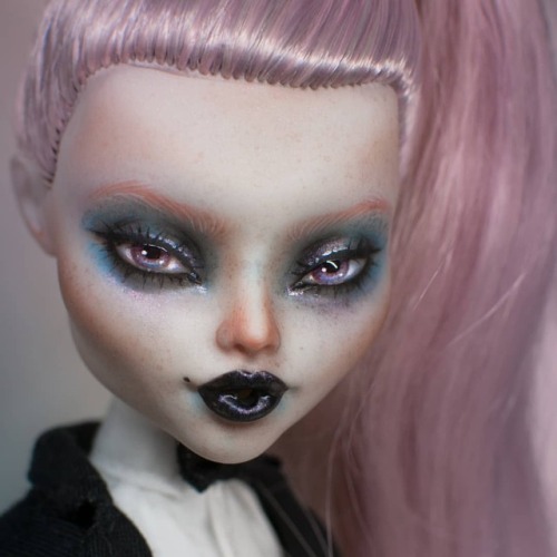 #monsterhigh #ooak #doll #dollrepaint #mu #monsterhighdolls #dollphotography #mhwww.instagra