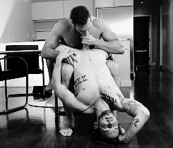 3leapfrogs:  cumandworship:  Alex Mecum bends Colton Grey   3leapfrogs| •=• •=•