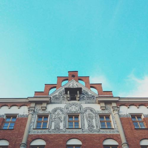 If clergy had not held interiors a secret.. #architecture #building #lookup #horizontal #facade #cit