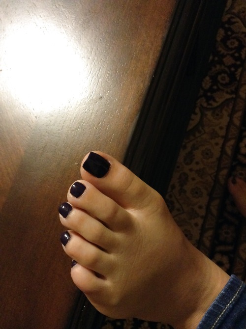(via My latina girlfriend’s feet. Photo #1)