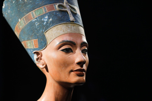 World History: NefertitiNeferneferuaten Nefertiti (ca. 1370 – ca. 1330 BC) was an Egyptia